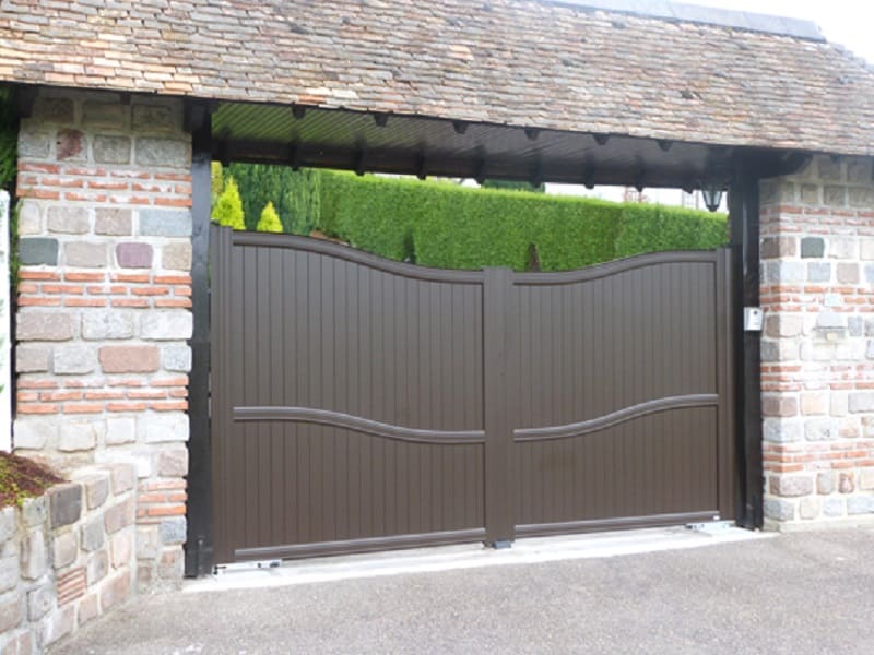 Photo d'un portail sous une arche